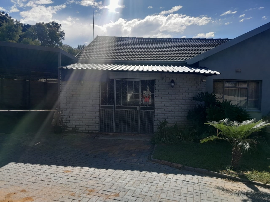 3 Bedroom Property for Sale in Geelhoutpark North West